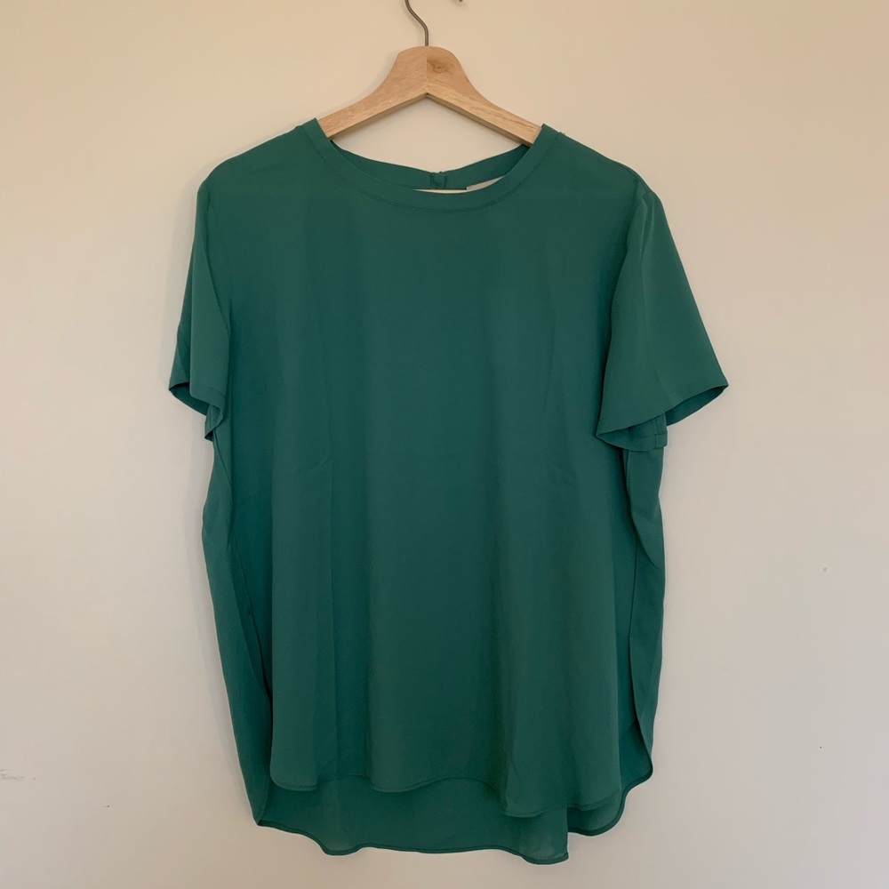 Flowy green blouse NWT